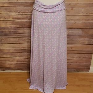 Lularoe Maxi skirt. Perfect for Spring!